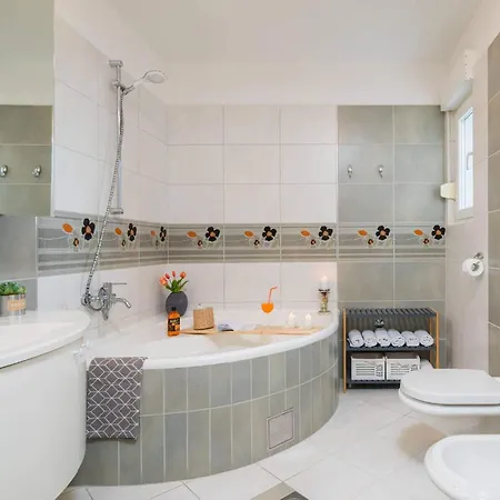 Tatil Evi In Kastel Sucurac With Sauna